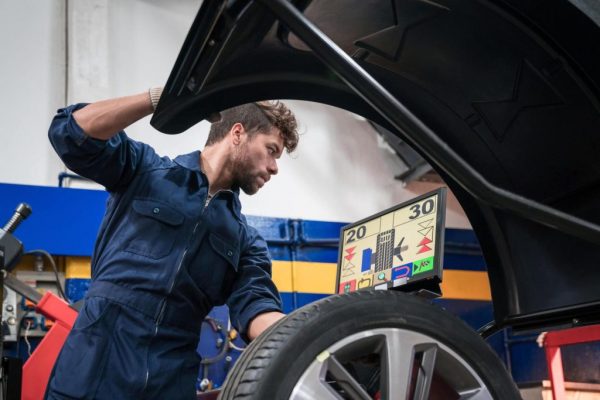 Gearing Up For Success: E-Learning Development Courses In The Automotive Industry