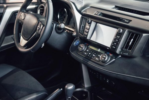 Tesla-Style Head Units: Driving the Evolution of Automotive Interior Excellence